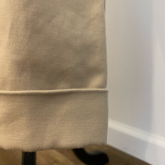 Chico’s “So Slimming” Crop khaki pants Chico’s 2.5 - Picture 4 of 8